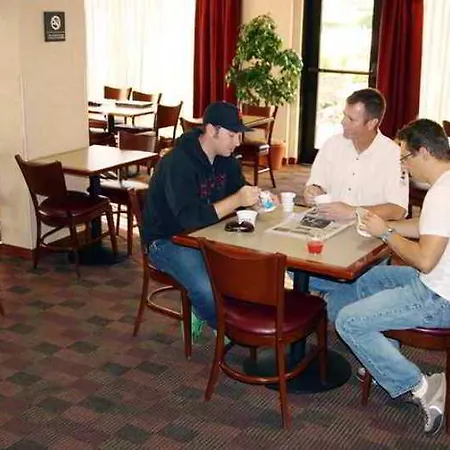 Hampton Inn Milwaukee Brookfield 